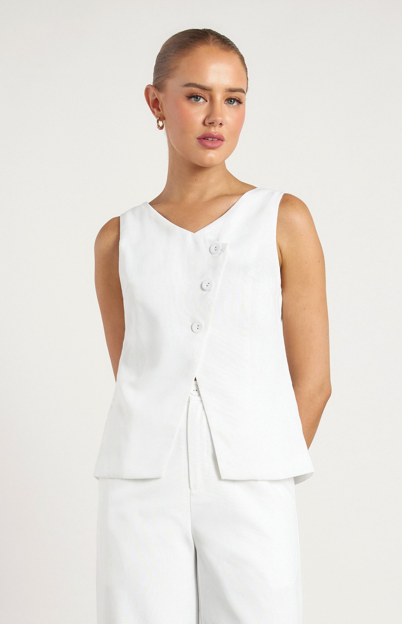 TIA VEST - White