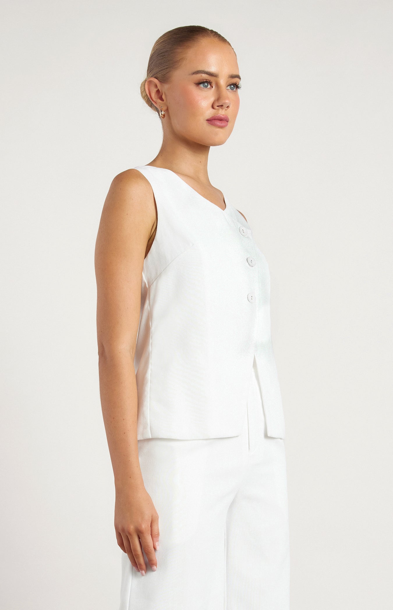 TIA VEST - White